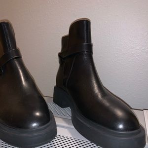 Hermes Paris Ankle boot in calfskin and grain d'H calfskin with rubber sole.